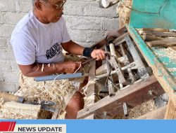 PULUHAN TAHUN TEKUNI USAHA PEMBUATAN BIDAK CATUR, DIUSIA RENTA MBAH DJITO MASIH TERAMPIL SEPERTI WAKTU MUDA