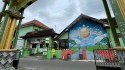 MENELUSURI JEJAK BERDIRINYA MADRASAH IBTIDA’IYAH SEJAK 1969 YANG KONSISTEN MENJAGA KESEIMBANGAN ILMU DAN AKHLAK