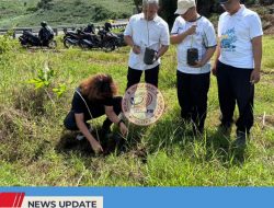 HIJAUKAN BLITAR SELATAN, PT RMI TANAM 3.000 POHON DI SEPANJANG JLS SERANG–TAMBAKREJO