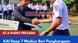 KAI Daop 7 Madiun Beri Penghargaan Dua Warga Blitar yang Gagalkan Pencurian Baut Rel