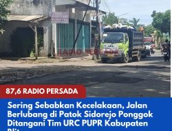 Sering Sebabkan Kecelakaan, Jalan Berlubang di Patok Sidorejo Ponggok Ditangani Tim URC PUPR Kabupaten Blitar