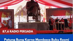 Patung Bung Karno Membaca Buku Resmi Berdiri di Istana Gebang, Simbol Perlawanan terhadap Krisis Literasi