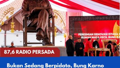 Bukan Sedang Berpidato, Bung Karno Justru Membaca Buku di Istana Gebang; Dunadi Ungkap Filosofi di Baliknya