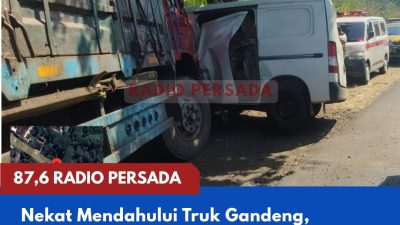 Nekat Mendahului Truk Gandeng, Grandmax Oleng dan Tabrak Pagar Rumah di Selorejo