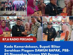 Kado Kemerdekaan, Bupati Blitar Serahkan Piagam DAWUH BAPAK, PBB-P2 Dipangkas hingga 100 Persen